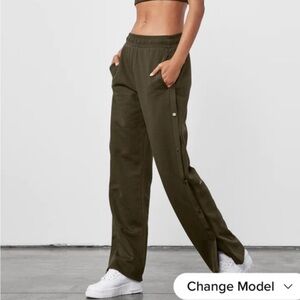 ALO Yoga Courtside Tearaway Snap sweat pants